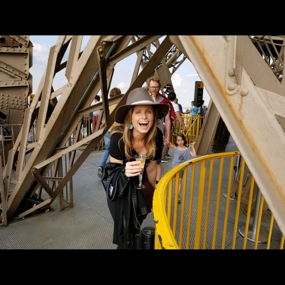 Meet your Posher, Danielle - Picture 1 of 1